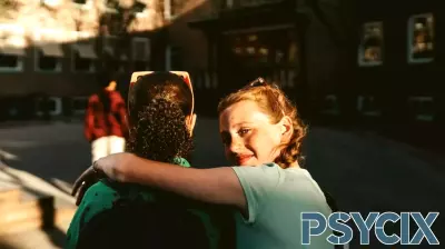 Psychology Says There’s a Gap Between Polite & Kind — The One Question Everyone Forgets to Ask